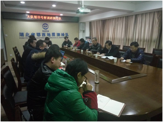 隊長(cháng)胡勝華一(yī)行(xíng)考察調研測繪隊