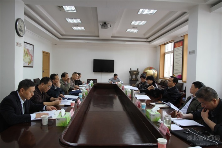 朱厚倫一(yī)行(xíng)調研湖(hú)北(běi)地(dì)質企業(yè)總部大(dà)樓裝修工(gōng)作(zuò)