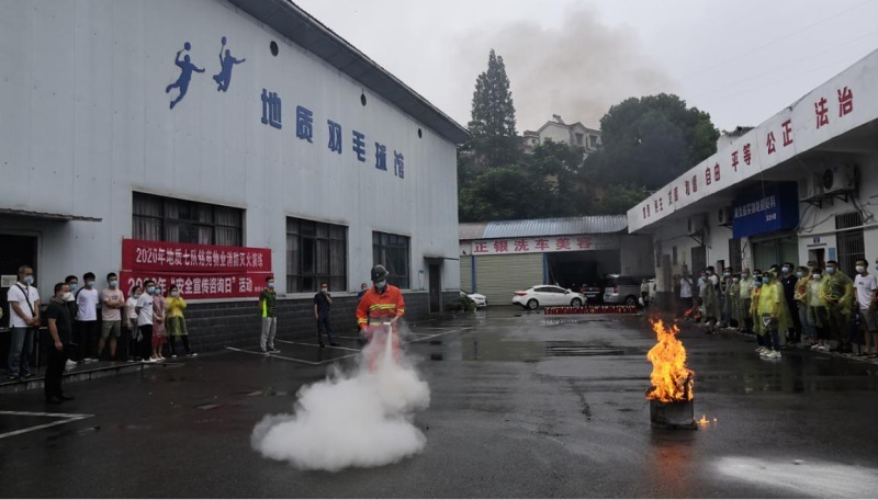 七隊開(kāi)展2020年(nián)“安全宣傳咨詢日(rì)”暨消防演練活動