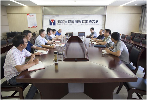 武漢地(dì)質調查中心王甯濤一(yī)行(xíng)來(lái)我隊考察