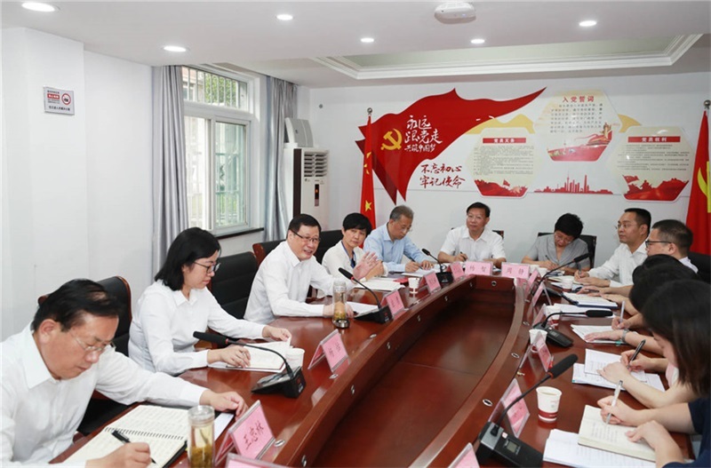 應勇到(dào)下(xià)沉社區(qū)報(bào)到(dào)并調研基層社會(huì)治理(lǐ)