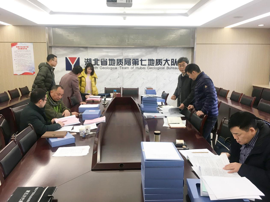 局黨委書(shū)記、局長(cháng)朱厚倫一(yī)行(xíng)到(dào)七隊開(kāi)展2018年(nián)度綜合檢查考評工(gōng)作(zuò)