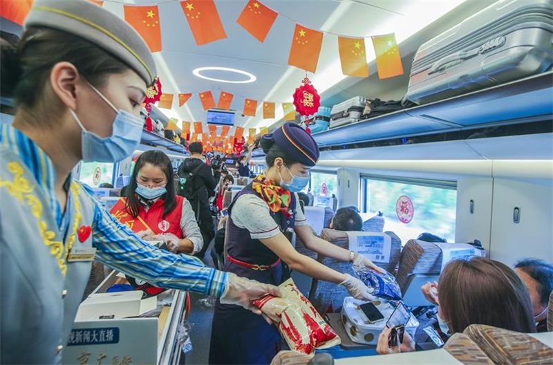 應勇視(shì)頻(pín)檢查調度節日(rì)安全和(hé)常态化(huà)疫情防控工(gōng)作(zuò)